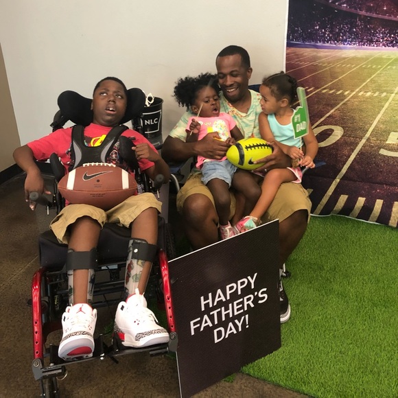 πMEET THE POSHERπ - Picture 3 of 4